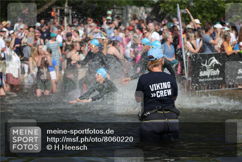22.06.2025 - Viking Triathlon H.Heesch http://msf.ph/oto/8060220 22.06.2025 10:02:15 Schwimmen 21, 75, 107, 139, 149, 207, 247, 255, 309, 331, 382, 387, 464, 469, 522 meine-sportfotos.de