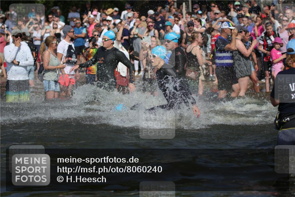 22.06.2025 - Viking Triathlon H.Heesch http://msf.ph/oto/8060240 22.06.2025 10:02:16 Schwimmen 21, 75, 107, 139, 149, 207, 247, 255, 309, 331, 382, 387, 464, 469, 522 meine-sportfotos.de