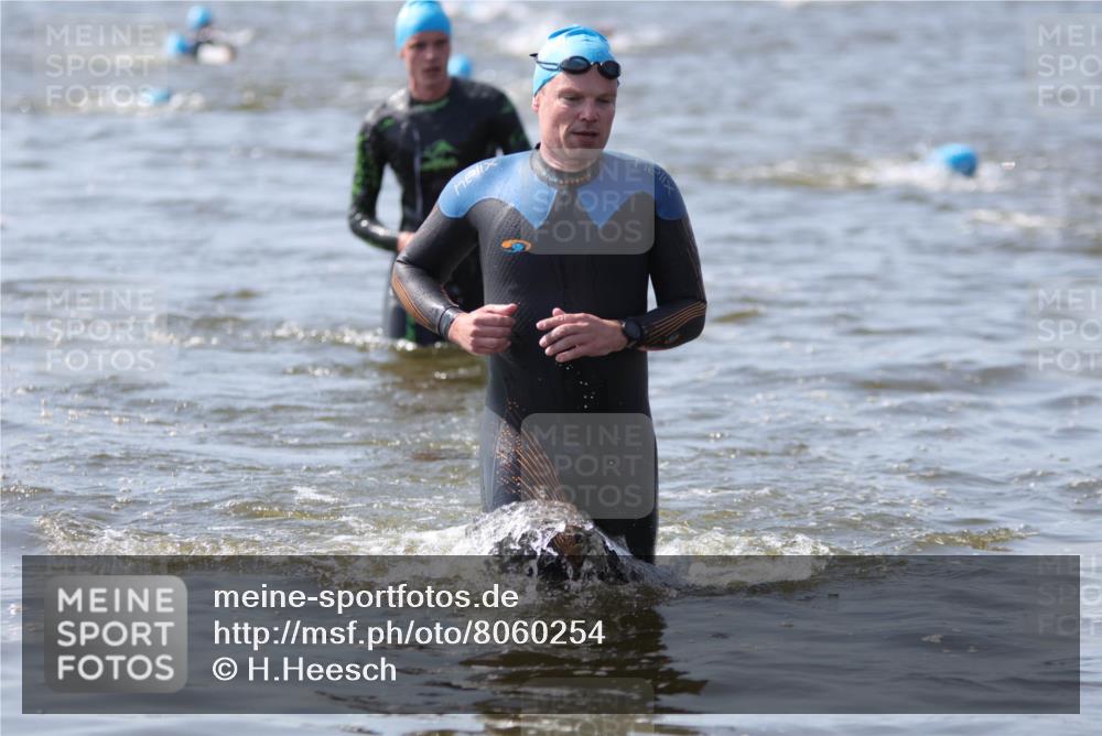 22.06.2025 - Viking Triathlon H.Heesch http://msf.ph/oto/8060254 22.06.2025 10:35:51 Schwimmen 19, 47, 265, 313, 377, 448, 552, 636 meine-sportfotos.de