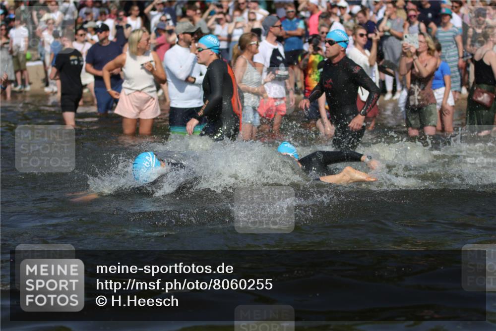 22.06.2025 - Viking Triathlon H.Heesch http://msf.ph/oto/8060255 22.06.2025 10:02:16 Schwimmen 21, 75, 107, 139, 149, 207, 247, 255, 309, 331, 382, 387, 464, 469, 522 meine-sportfotos.de