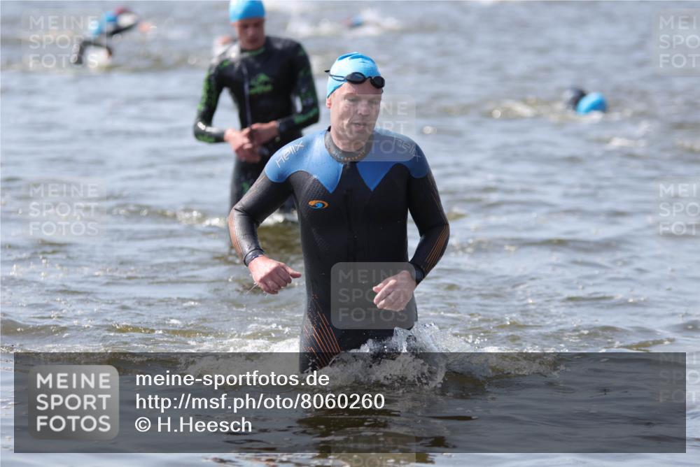 22.06.2025 - Viking Triathlon H.Heesch http://msf.ph/oto/8060260 22.06.2025 10:35:51 Schwimmen 19, 47, 265, 313, 377, 448, 552, 636 meine-sportfotos.de