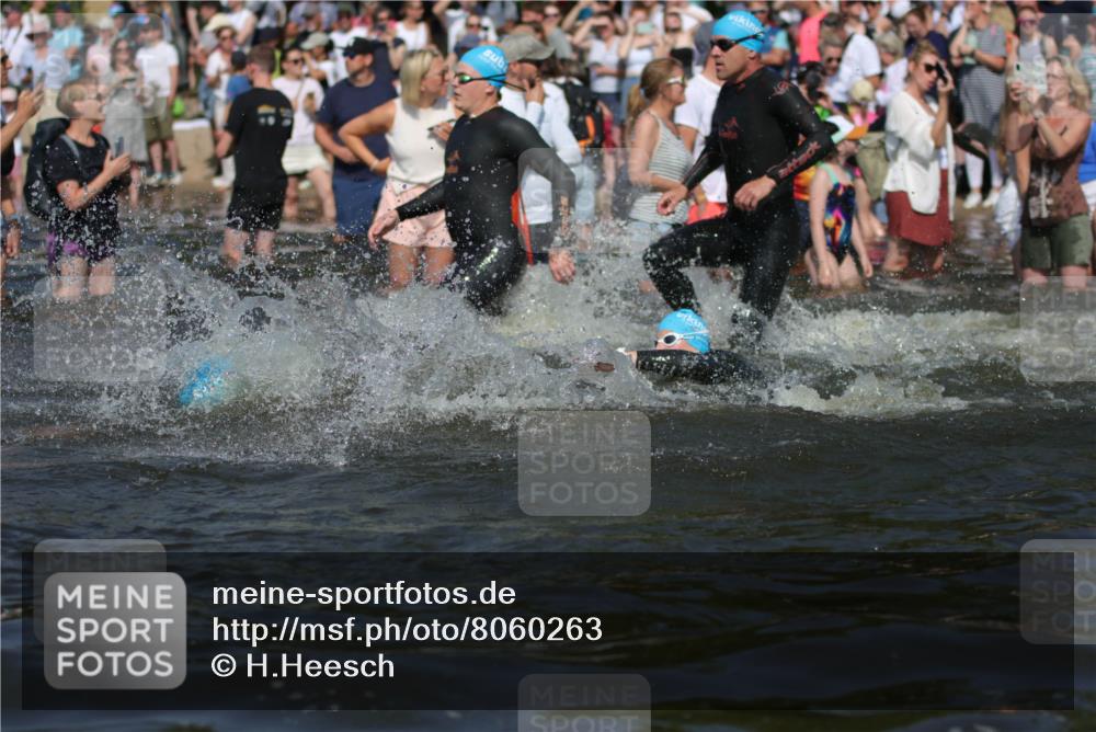 22.06.2025 - Viking Triathlon H.Heesch http://msf.ph/oto/8060263 22.06.2025 10:02:17 Schwimmen 21, 75, 107, 139, 149, 207, 247, 255, 309, 331, 382, 387, 464, 469, 522 meine-sportfotos.de