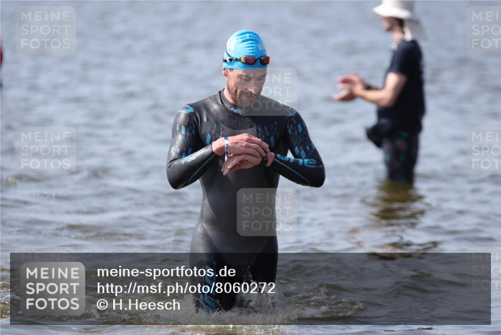 22.06.2025 - Viking Triathlon H.Heesch http://msf.ph/oto/8060272 22.06.2025 10:35:53 Schwimmen 19, 265, 313, 377, 448, 552, 636 meine-sportfotos.de