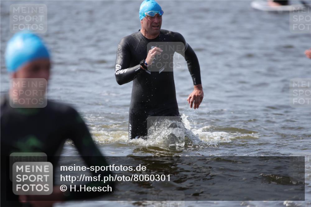 22.06.2025 - Viking Triathlon H.Heesch http://msf.ph/oto/8060301 22.06.2025 10:36:00 Schwimmen 19, 265, 313, 377, 407, 448, 552, 636 meine-sportfotos.de