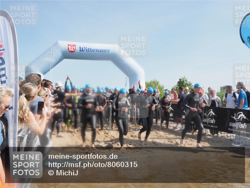 22.06.2025 - Viking Triathlon MichiJ http://msf.ph/oto/8060315 22.06.2025 10:05:40 Schwimmen 22, 65, 83, 135, 194, 210, 361, 379, 439, 462, 511, 517, 553, 603, 653 meine-sportfotos.de