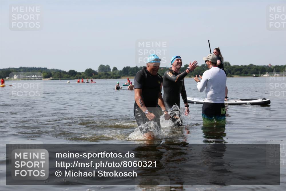 22.06.2025 - Viking Triathlon Michael Strokosch http://msf.ph/oto/8060321 22.06.2025 10:58:12 Schwimmen 357, 359, 403 meine-sportfotos.de