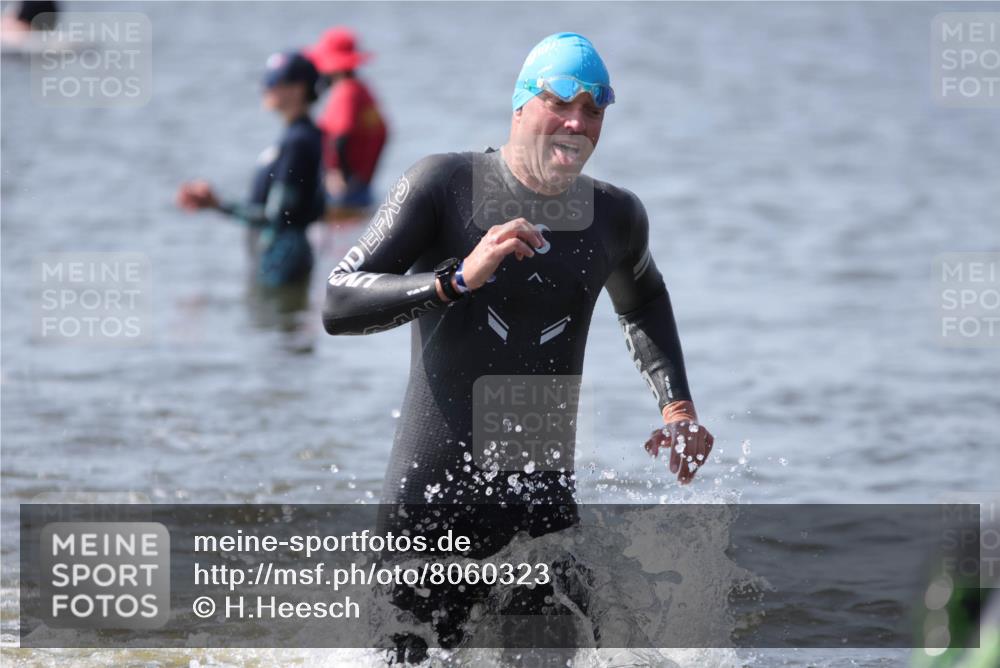 22.06.2025 - Viking Triathlon H.Heesch http://msf.ph/oto/8060323 22.06.2025 10:36:04 Schwimmen 19, 265, 313, 334, 377, 407, 448, 636 meine-sportfotos.de