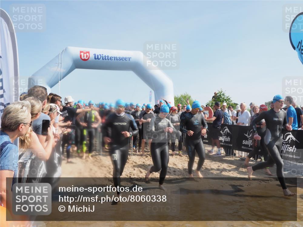 22.06.2025 - Viking Triathlon MichiJ http://msf.ph/oto/8060338 22.06.2025 10:05:40 Schwimmen 22, 65, 83, 135, 194, 210, 361, 379, 439, 462, 511, 517, 553, 603, 653 meine-sportfotos.de