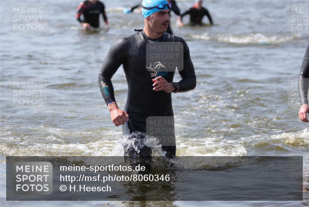 22.06.2025 - Viking Triathlon H.Heesch http://msf.ph/oto/8060346 22.06.2025 10:36:17 Schwimmen 42, 88, 101, 232, 251, 334, 407 meine-sportfotos.de
