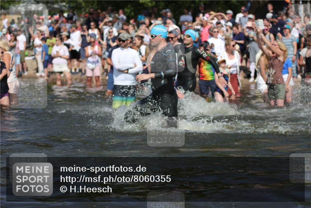 22.06.2025 - Viking Triathlon H.Heesch http://msf.ph/oto/8060355 22.06.2025 10:02:22 Schwimmen 21, 75, 78, 103, 139, 180, 207, 255, 265, 283, 309, 331, 382, 464, 469 meine-sportfotos.de