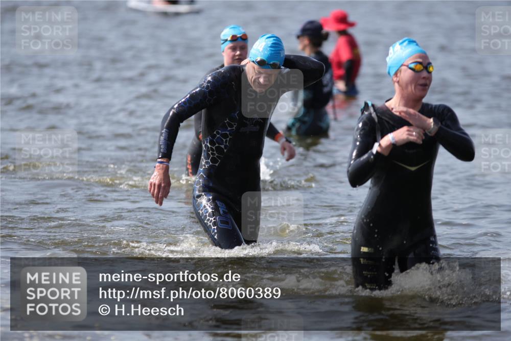 22.06.2025 - Viking Triathlon H.Heesch http://msf.ph/oto/8060389 22.06.2025 10:36:24 Schwimmen 42, 88, 101, 232, 251, 332, 334, 407 meine-sportfotos.de