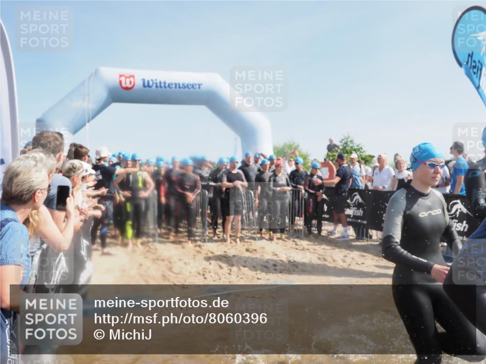 22.06.2025 - Viking Triathlon MichiJ http://msf.ph/oto/8060396 22.06.2025 10:05:42 Schwimmen 22, 65, 83, 135, 194, 210, 361, 379, 439, 462, 511, 517, 553, 603, 653 meine-sportfotos.de
