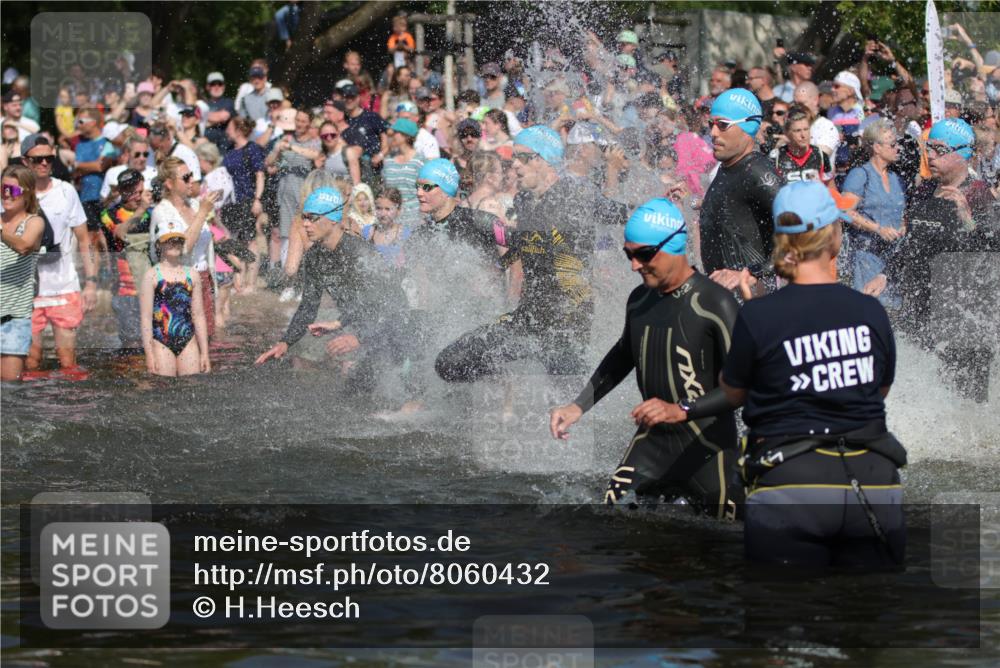 22.06.2025 - Viking Triathlon H.Heesch http://msf.ph/oto/8060432 22.06.2025 10:02:30 Schwimmen 78, 103, 114, 180, 188, 189, 193, 265, 283, 297, 513, 520, 532, 546, 549 meine-sportfotos.de