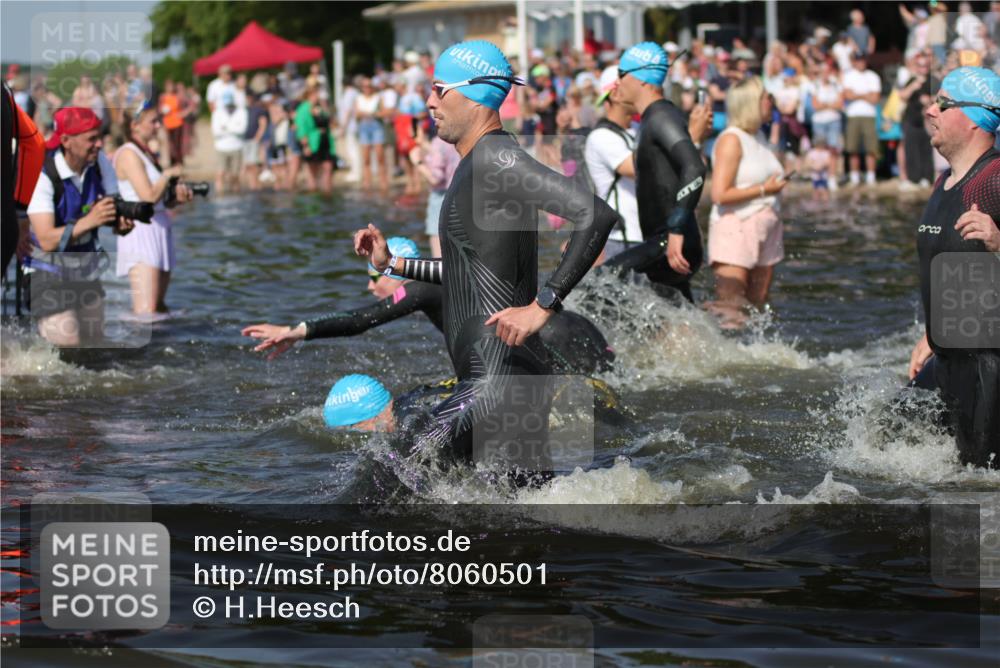 22.06.2025 - Viking Triathlon H.Heesch http://msf.ph/oto/8060501 22.06.2025 10:02:34 Schwimmen 78, 103, 114, 161, 180, 188, 189, 193, 264, 283, 297, 513, 520, 532, 546, 549 meine-sportfotos.de