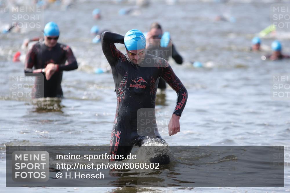 22.06.2025 - Viking Triathlon H.Heesch http://msf.ph/oto/8060502 22.06.2025 10:36:51 Schwimmen 331, 355, 388, 500 meine-sportfotos.de