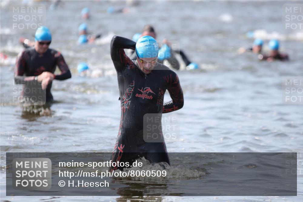 22.06.2025 - Viking Triathlon H.Heesch http://msf.ph/oto/8060509 22.06.2025 10:36:51 Schwimmen 331, 355, 388, 500 meine-sportfotos.de