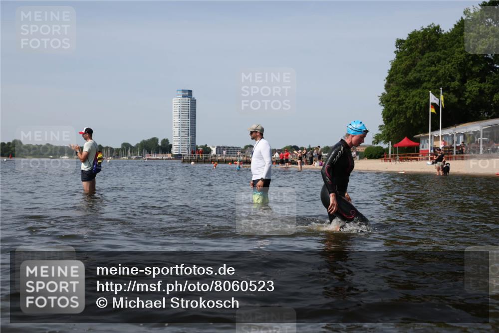 22.06.2025 - Viking Triathlon Michael Strokosch http://msf.ph/oto/8060523 22.06.2025 10:43:53 Schwimmen 41, 249, 362, 442, 531, 627 meine-sportfotos.de
