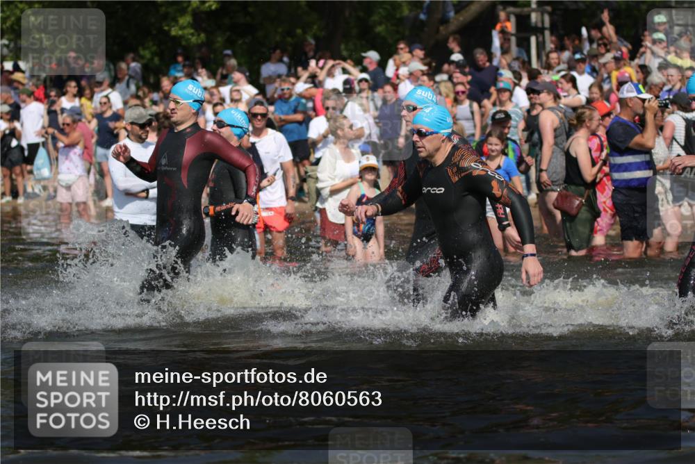 22.06.2025 - Viking Triathlon H.Heesch http://msf.ph/oto/8060563 22.06.2025 10:02:42 Schwimmen 98, 114, 161, 193, 264, 297, 323, 366, 427, 429, 430, 486, 513, 546, 552 meine-sportfotos.de