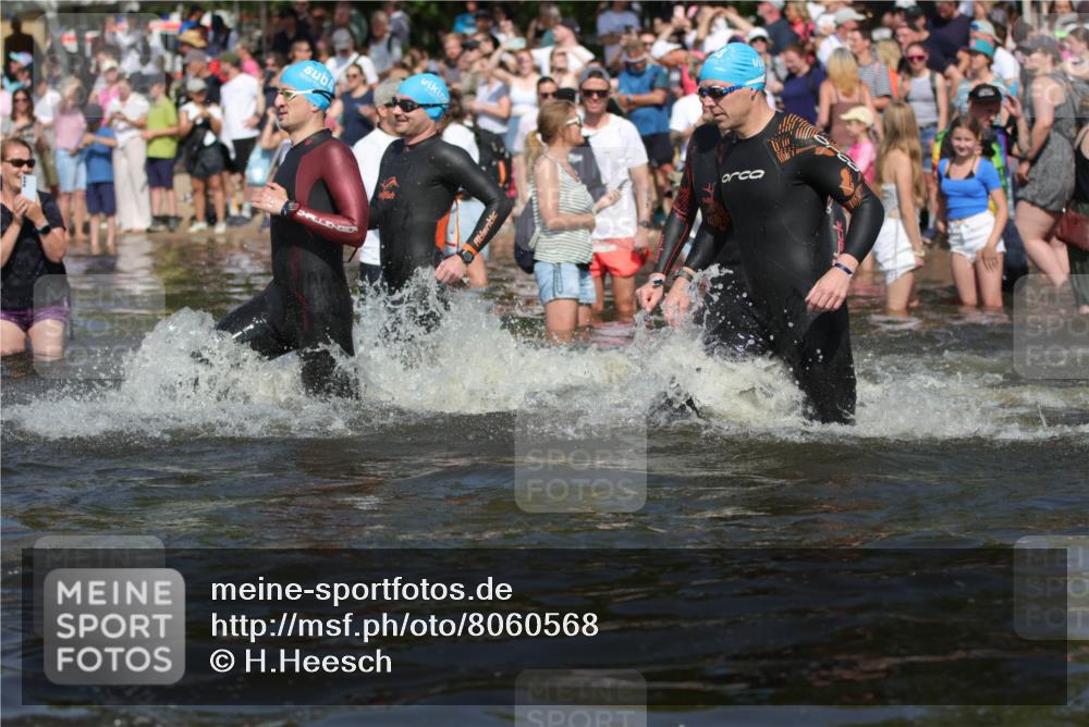 22.06.2025 - Viking Triathlon H.Heesch http://msf.ph/oto/8060568 22.06.2025 10:02:42 Schwimmen 98, 114, 161, 193, 264, 297, 323, 366, 427, 429, 430, 486, 513, 546, 552 meine-sportfotos.de