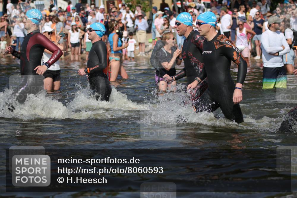 22.06.2025 - Viking Triathlon H.Heesch http://msf.ph/oto/8060593 22.06.2025 10:02:44 Schwimmen 98, 114, 161, 264, 323, 366, 427, 429, 430, 486, 552 meine-sportfotos.de