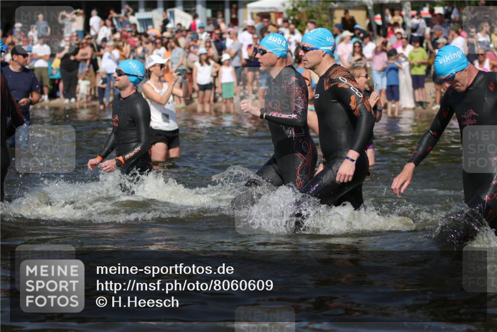 22.06.2025 - Viking Triathlon H.Heesch http://msf.ph/oto/8060609 22.06.2025 10:02:44 Schwimmen 98, 114, 161, 264, 323, 366, 427, 429, 430, 486, 552 meine-sportfotos.de