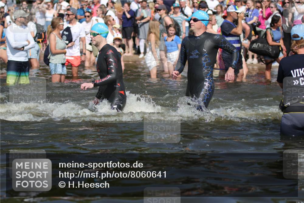 22.06.2025 - Viking Triathlon H.Heesch http://msf.ph/oto/8060641 22.06.2025 10:02:47 Schwimmen 40, 98, 161, 164, 264, 323, 340, 366, 427, 429, 430, 486, 548, 552, 608 meine-sportfotos.de