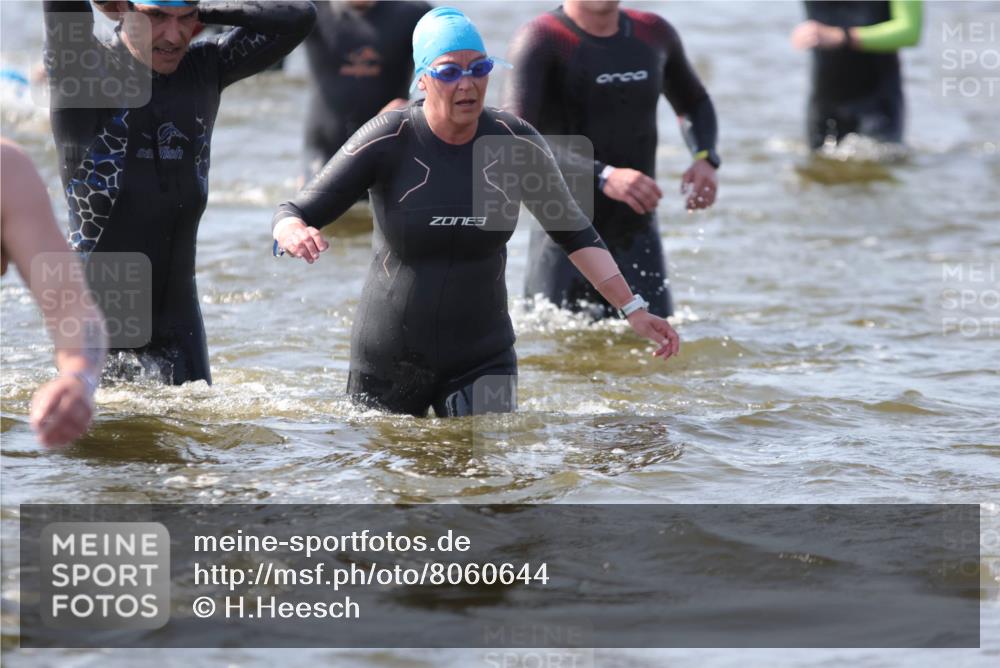 22.06.2025 - Viking Triathlon H.Heesch http://msf.ph/oto/8060644 22.06.2025 10:37:20 Schwimmen 21, 34, 131, 141, 172, 180, 187, 233, 253, 312, 316, 344, 370, 383, 454, 456, 513, 649 meine-sportfotos.de
