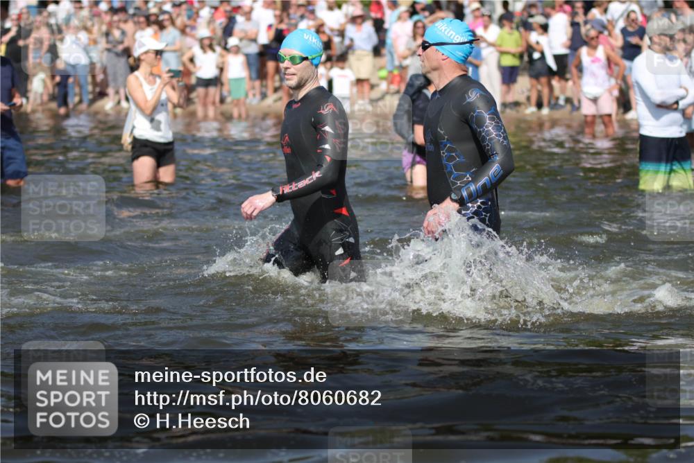22.06.2025 - Viking Triathlon H.Heesch http://msf.ph/oto/8060682 22.06.2025 10:02:49 Schwimmen 5, 40, 43, 98, 164, 323, 340, 366, 427, 429, 430, 486, 548, 552, 554, 608 meine-sportfotos.de