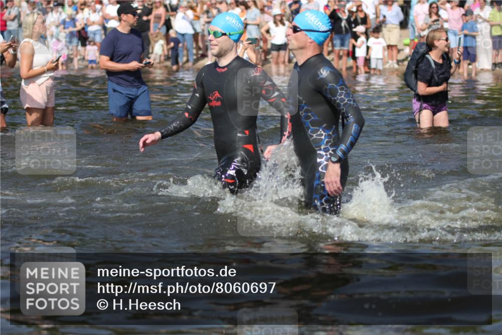 22.06.2025 - Viking Triathlon H.Heesch http://msf.ph/oto/8060697 22.06.2025 10:02:50 Schwimmen 5, 40, 43, 98, 154, 164, 323, 340, 430, 475, 486, 548, 552, 554, 608 meine-sportfotos.de