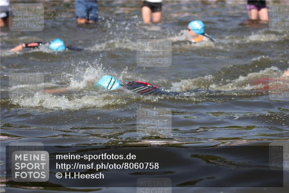 22.06.2025 - Viking Triathlon H.Heesch http://msf.ph/oto/8060758 22.06.2025 10:02:58 Schwimmen 5, 40, 43, 47, 101, 154, 164, 233, 340, 398, 475, 548, 554, 608, 632 meine-sportfotos.de