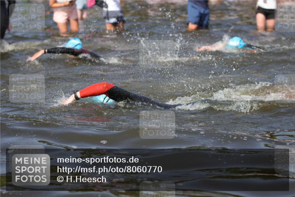 22.06.2025 - Viking Triathlon H.Heesch http://msf.ph/oto/8060770 22.06.2025 10:02:58 Schwimmen 5, 40, 43, 47, 101, 154, 164, 233, 340, 398, 475, 548, 554, 608, 632 meine-sportfotos.de