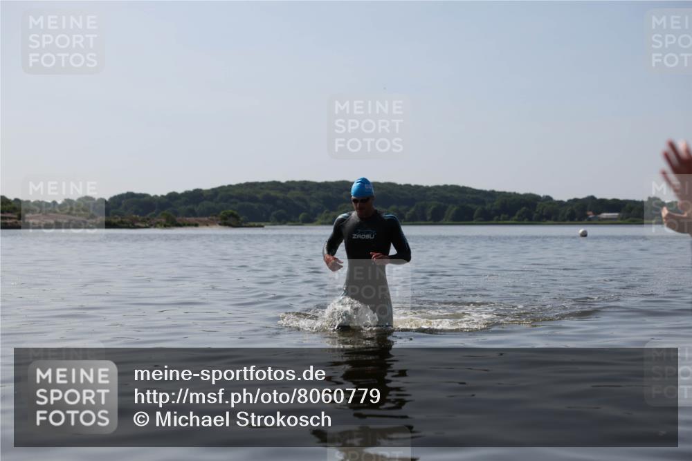 22.06.2025 - Viking Triathlon Michael Strokosch http://msf.ph/oto/8060779 22.06.2025 10:22:38 Schwimmen 100 meine-sportfotos.de