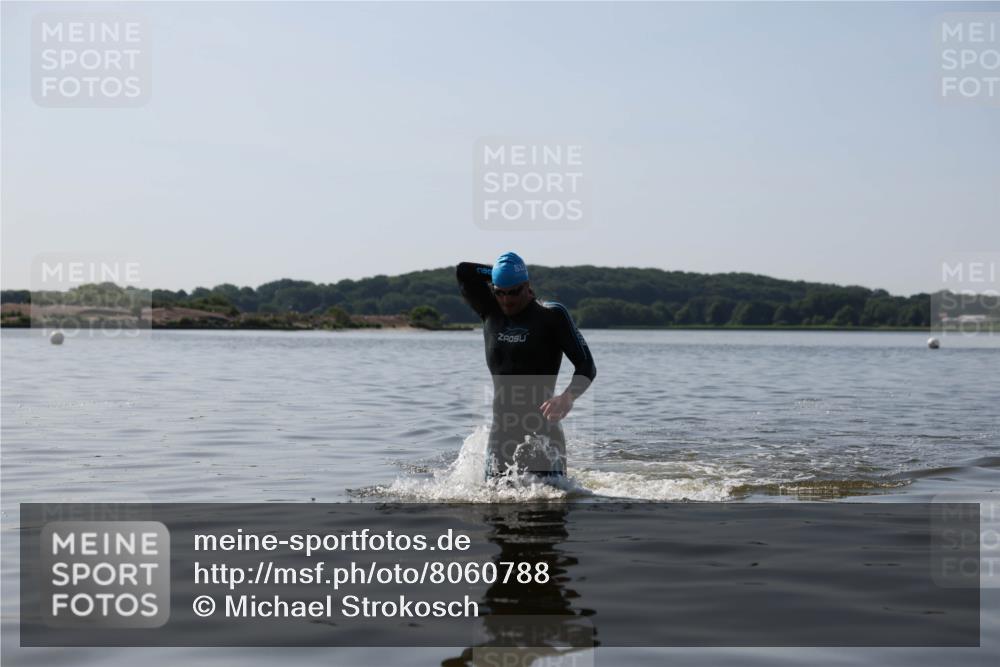22.06.2025 - Viking Triathlon Michael Strokosch http://msf.ph/oto/8060788 22.06.2025 10:22:39 Schwimmen 100 meine-sportfotos.de