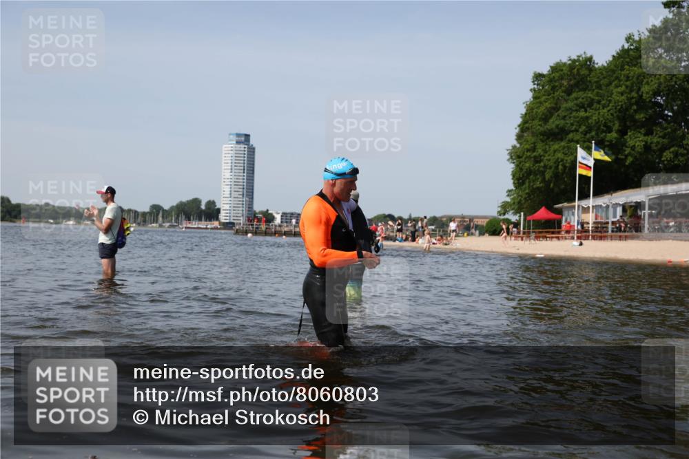 22.06.2025 - Viking Triathlon Michael Strokosch http://msf.ph/oto/8060803 22.06.2025 10:44:27 Schwimmen 103, 130, 205, 219 meine-sportfotos.de