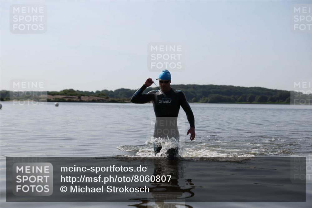 22.06.2025 - Viking Triathlon Michael Strokosch http://msf.ph/oto/8060807 22.06.2025 10:22:40 Schwimmen 100 meine-sportfotos.de