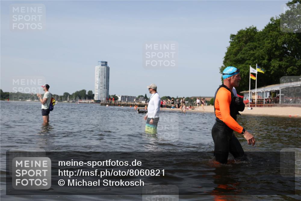 22.06.2025 - Viking Triathlon Michael Strokosch http://msf.ph/oto/8060821 22.06.2025 10:44:28 Schwimmen 103, 130, 205, 219 meine-sportfotos.de
