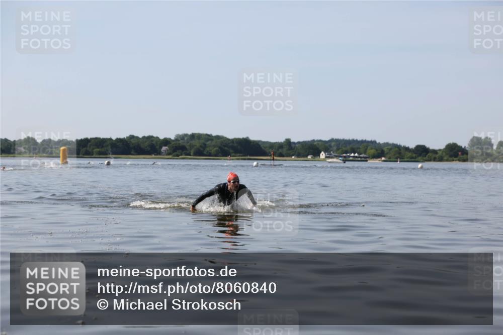 22.06.2025 - Viking Triathlon Michael Strokosch http://msf.ph/oto/8060840 22.06.2025 10:24:02 Schwimmen 609 meine-sportfotos.de
