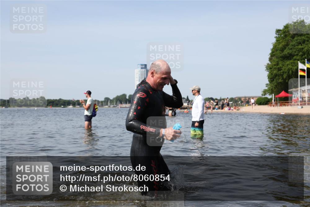 22.06.2025 - Viking Triathlon Michael Strokosch http://msf.ph/oto/8060854 22.06.2025 10:44:33 Schwimmen 18, 130, 205, 219, 446 meine-sportfotos.de