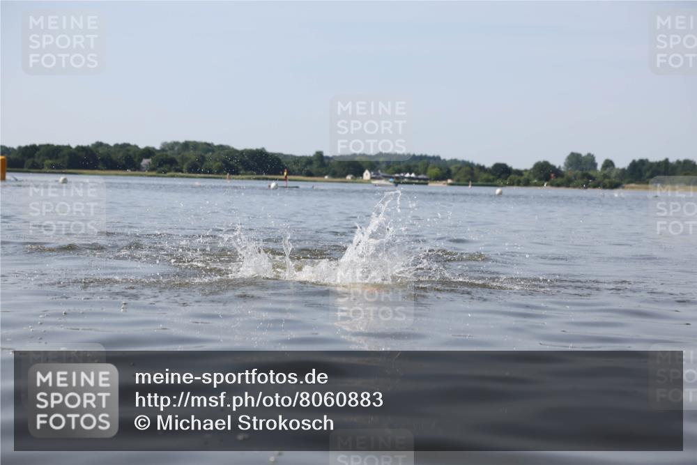 22.06.2025 - Viking Triathlon Michael Strokosch http://msf.ph/oto/8060883 22.06.2025 10:24:05 Schwimmen 609 meine-sportfotos.de
