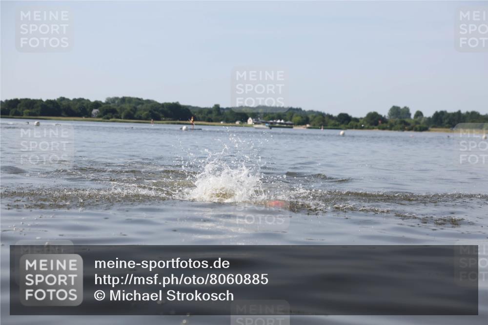 22.06.2025 - Viking Triathlon Michael Strokosch http://msf.ph/oto/8060885 22.06.2025 10:24:05 Schwimmen 609 meine-sportfotos.de