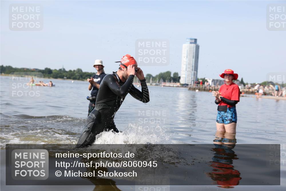 22.06.2025 - Viking Triathlon Michael Strokosch http://msf.ph/oto/8060945 22.06.2025 10:24:09 Schwimmen 609 meine-sportfotos.de