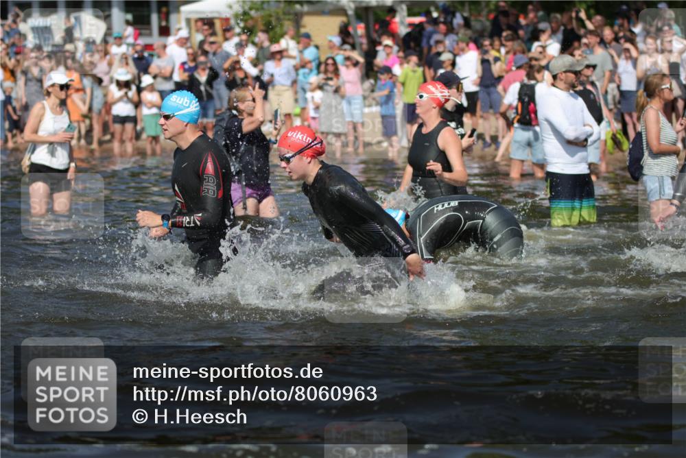 22.06.2025 - Viking Triathlon H.Heesch http://msf.ph/oto/8060963 22.06.2025 10:03:17 Schwimmen 20, 34, 89, 134, 163, 187, 208, 229, 334, 348, 505, 524, 540, 636, 660 meine-sportfotos.de