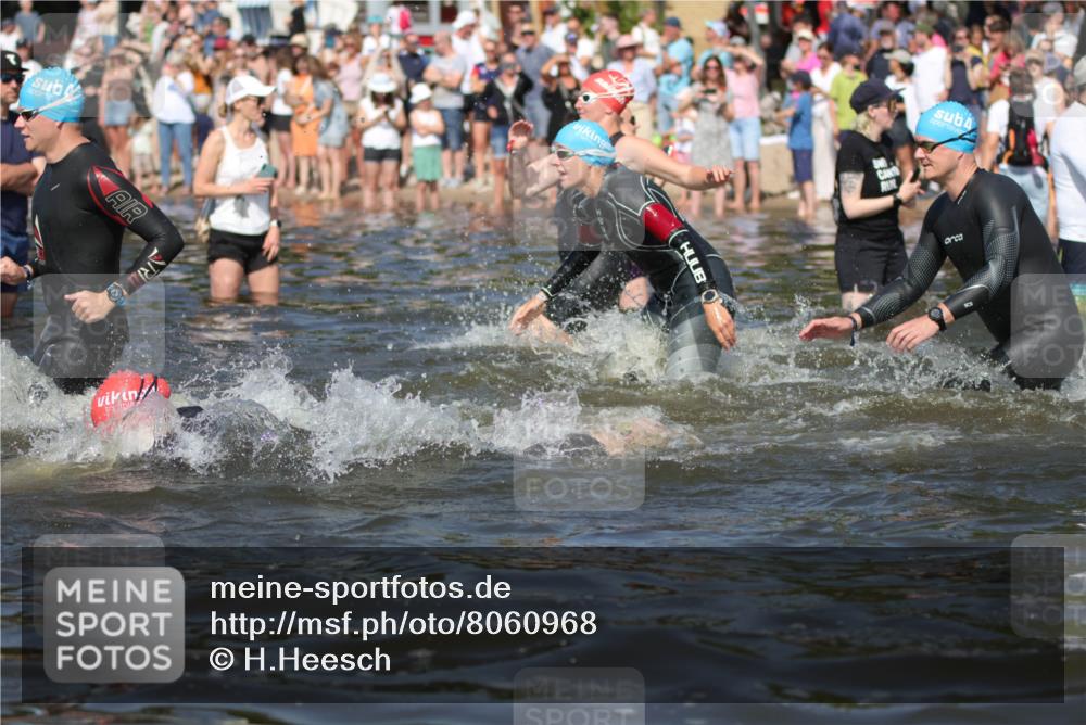 22.06.2025 - Viking Triathlon H.Heesch http://msf.ph/oto/8060968 22.06.2025 10:03:18 Schwimmen 20, 34, 89, 134, 163, 187, 208, 229, 334, 348, 505, 524, 540, 636, 660 meine-sportfotos.de