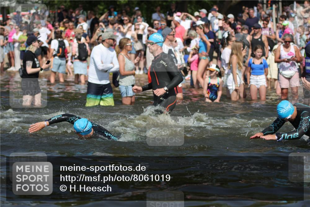 22.06.2025 - Viking Triathlon H.Heesch http://msf.ph/oto/8061019 22.06.2025 10:03:23 Schwimmen 20, 25, 34, 88, 89, 134, 163, 229, 251, 324, 332, 348, 540, 636, 660 meine-sportfotos.de