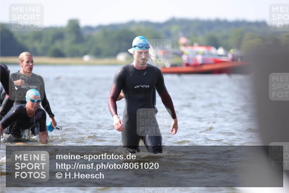 22.06.2025 - Viking Triathlon H.Heesch http://msf.ph/oto/8061020 22.06.2025 10:38:51 Schwimmen 26, 40, 57, 135, 148, 164, 181, 185, 210, 211, 315, 327, 336, 408, 416, 451, 654 meine-sportfotos.de