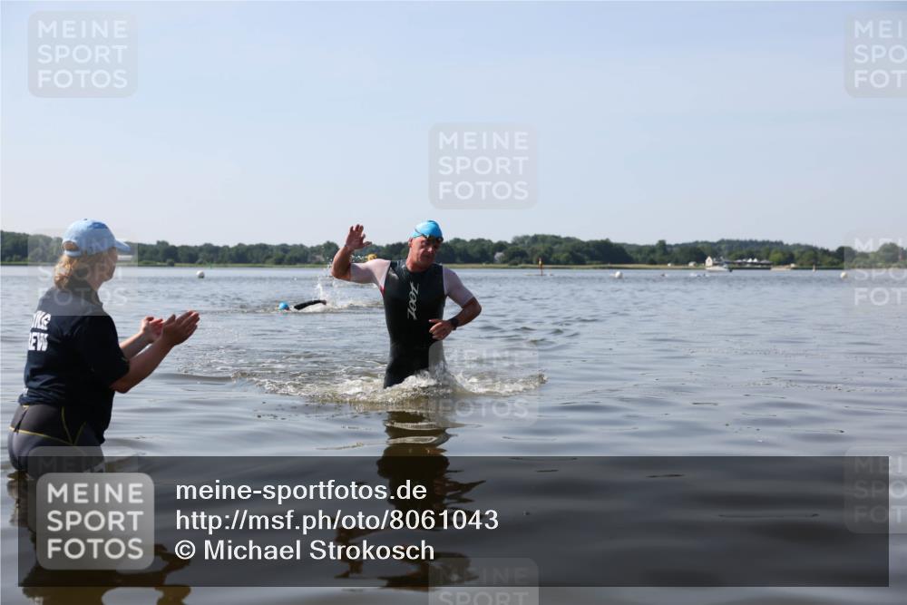 22.06.2025 - Viking Triathlon Michael Strokosch http://msf.ph/oto/8061043 22.06.2025 10:24:45 Schwimmen 329 meine-sportfotos.de