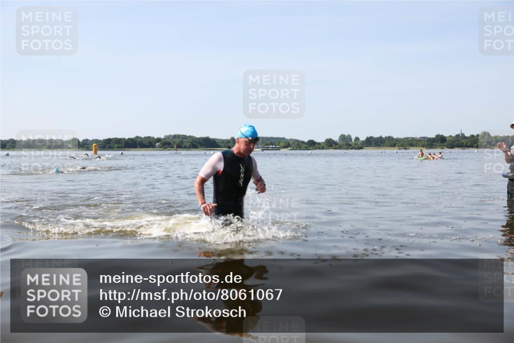22.06.2025 - Viking Triathlon Michael Strokosch http://msf.ph/oto/8061067 22.06.2025 10:24:46 Schwimmen 329 meine-sportfotos.de