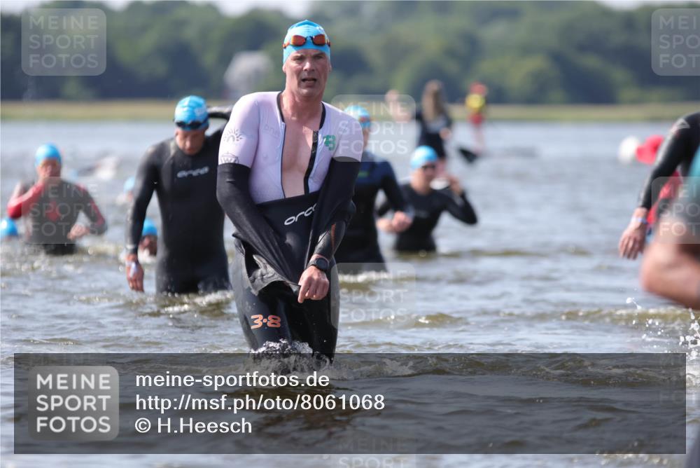 22.06.2025 - Viking Triathlon H.Heesch http://msf.ph/oto/8061068 22.06.2025 10:39:04 Schwimmen 26, 40, 57, 79, 148, 181, 182, 185, 210, 276, 295, 351, 386, 408, 416, 451, 536, 654 meine-sportfotos.de