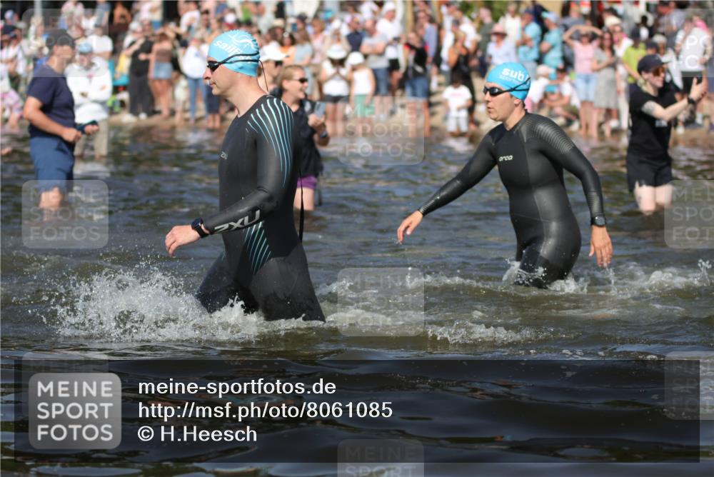 22.06.2025 - Viking Triathlon H.Heesch http://msf.ph/oto/8061085 22.06.2025 10:03:31 Schwimmen 25, 42, 58, 88, 179, 182, 221, 251, 324, 332, 434, 454, 556, 645, 659 meine-sportfotos.de