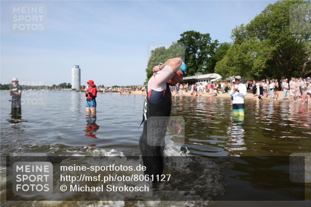 22.06.2025 - Viking Triathlon Michael Strokosch http://msf.ph/oto/8061127 22.06.2025 10:24:50 Schwimmen 4, 329, 521 meine-sportfotos.de
